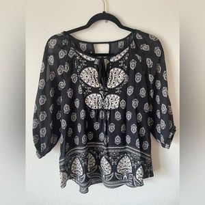 🎞️ Amy Byer Black Paisley Cold Shoulder Blouse, size S 🎞️